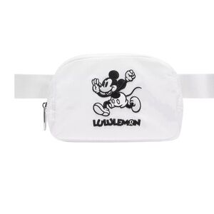 NEW Disney × Lululemon *Everywhere Belt Bag 1L Mickey in Motion Graphic